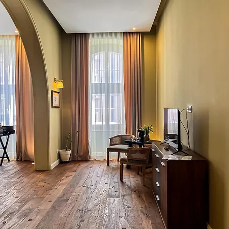 Times Square - Boutique In The Heart Of Old Town