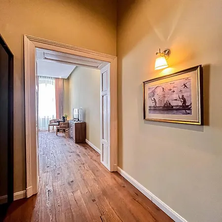 Times Square - Boutique In The Heart Of Old Town * בראשוב