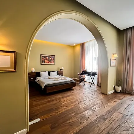 Times Square - Boutique In The Heart Of Old Town *