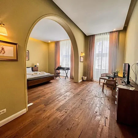 Times Square - Boutique In The Heart Of Old Town *