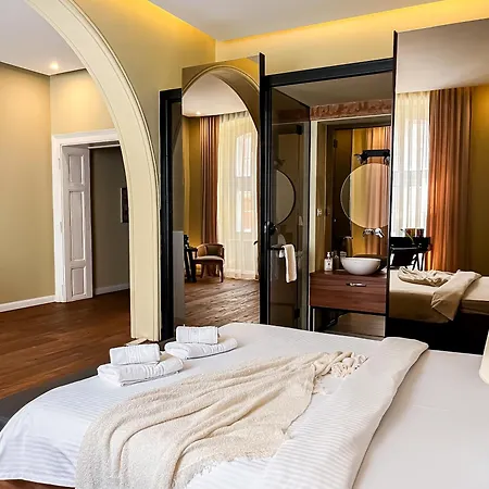 Times Square - Boutique In The Heart Of Old Town *